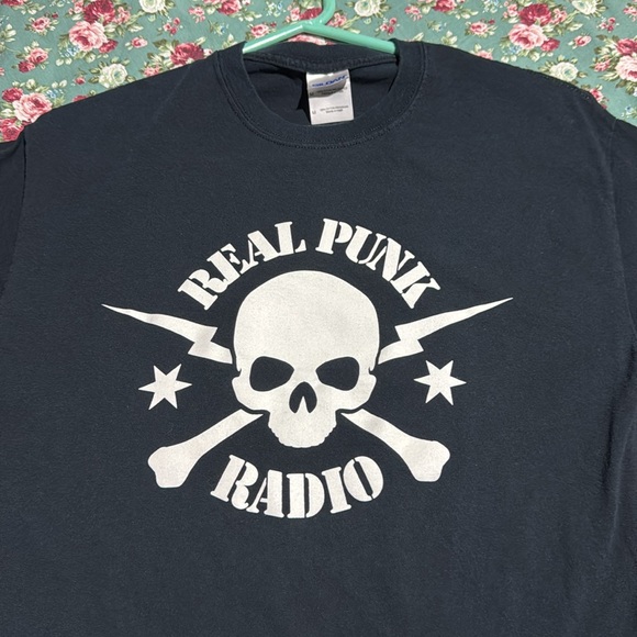 Punk Rock Radio skull 💀 t-shirt. Medium size, black shirt. Good condition. Rad!! - Picture 4 of 7